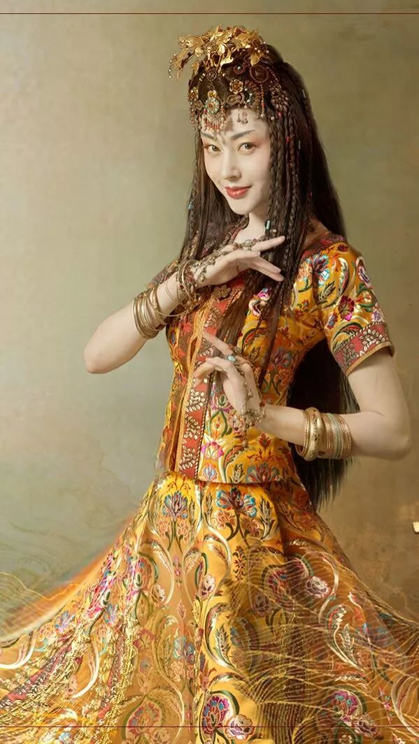 电影中的胡姬形象,可惜眼睛不是蓝色,五官也不够立体不少酒家还雇用