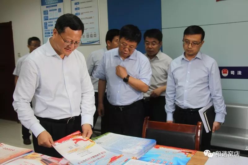 西咸新区公安局局长王勤智一行来到窑店调研扫黑除恶专项斗争工作情况