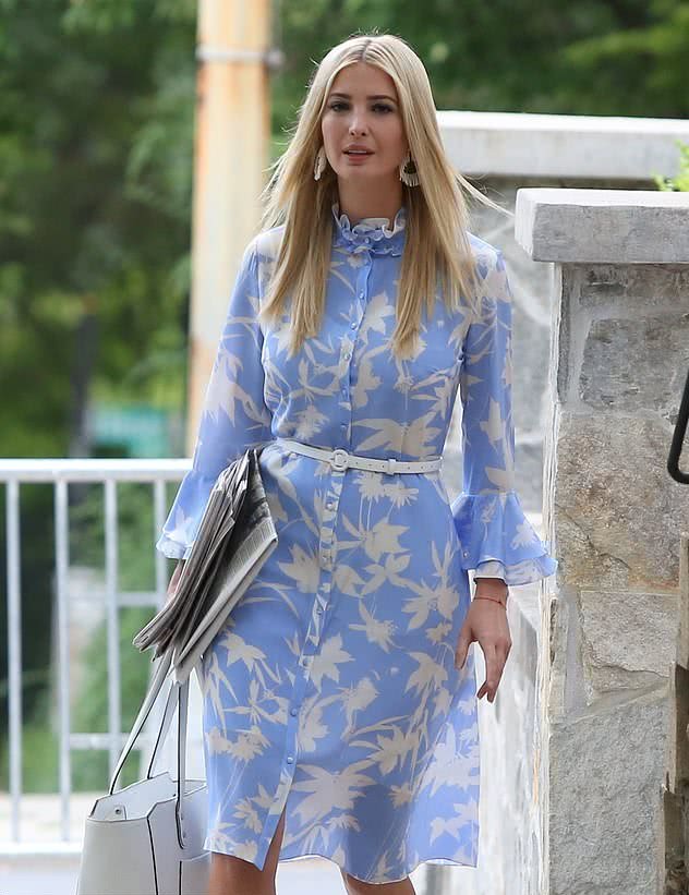 原创伊万卡又小清新啦!蓝色喇叭袖印花裙太少女,才4千7就好高贵呀