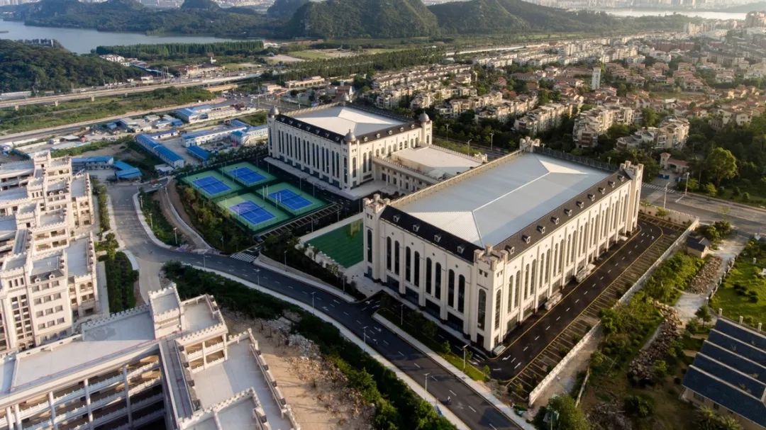 我们都会如数家珍,"艾利斯顿商学院","国家级旅游景区内的大学","工商