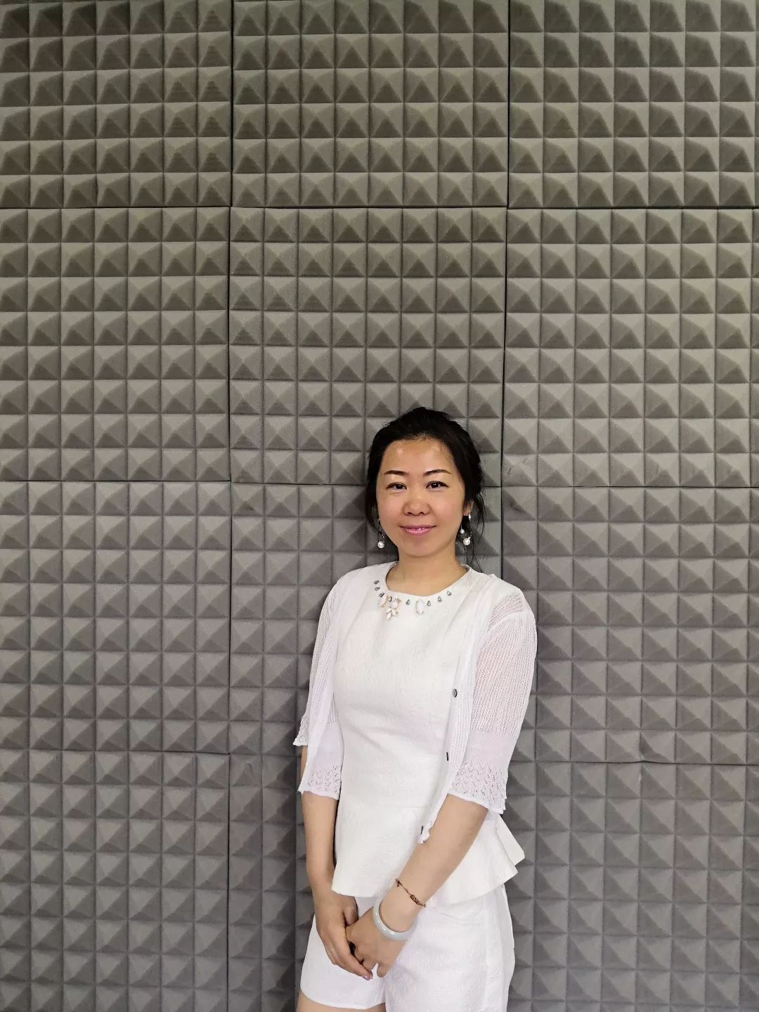 窦羽舒毕业院校:北京工艺美术设计学院个人简介:从事幼儿美术教育事业