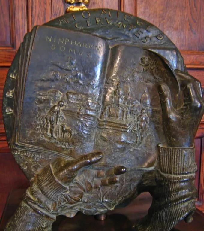 com.hk2011年,诗人荣获了西班牙语文学中的最高奖项塞万提斯奖.