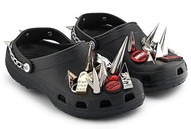 丑拖鞋变朋克barneysxcrocs突然叛逆一下