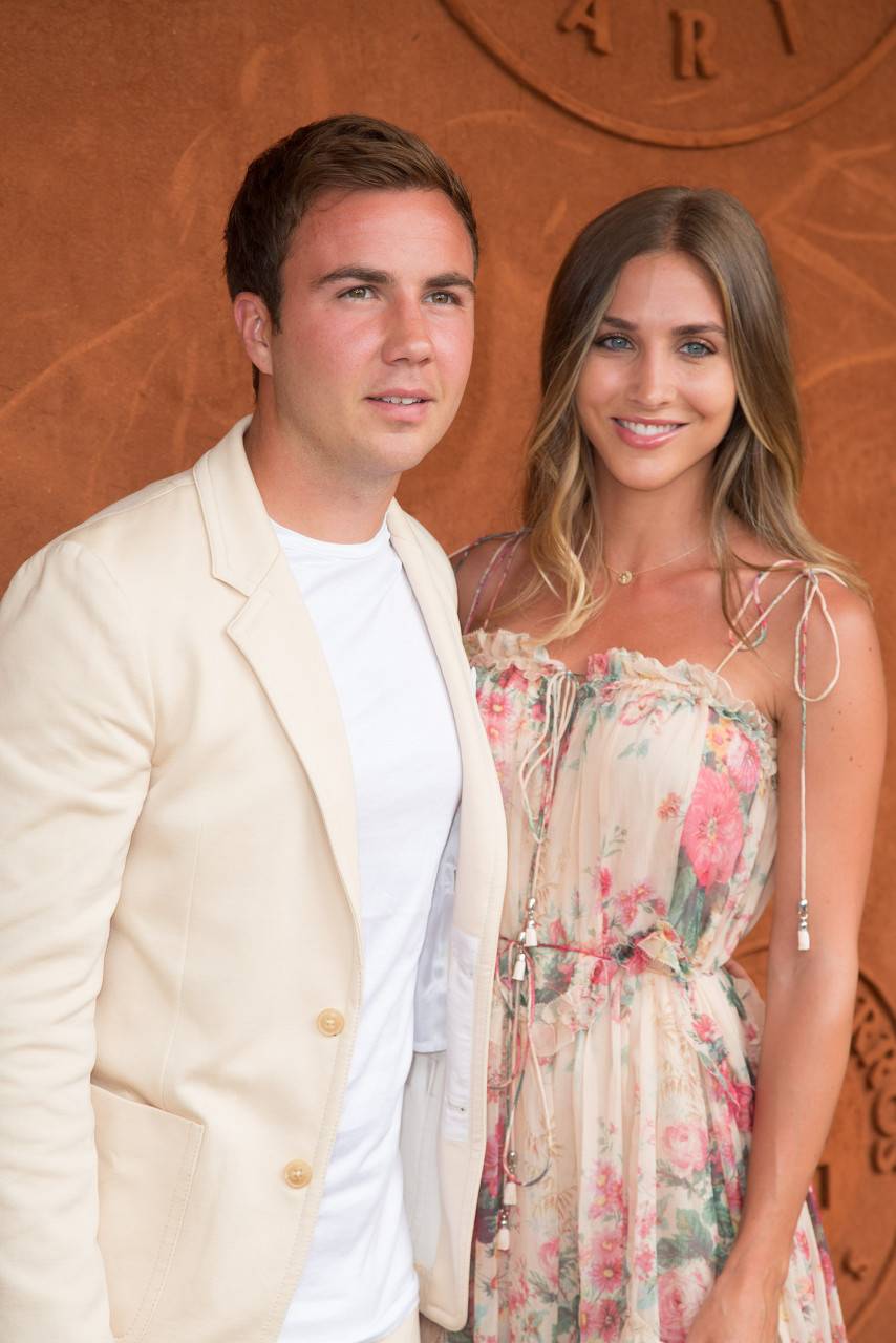 撒花恭喜!格策与女友举行婚礼,众多好友出席