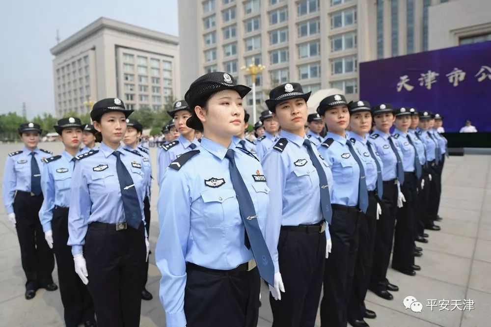 天津市公安局举行队列会操演练