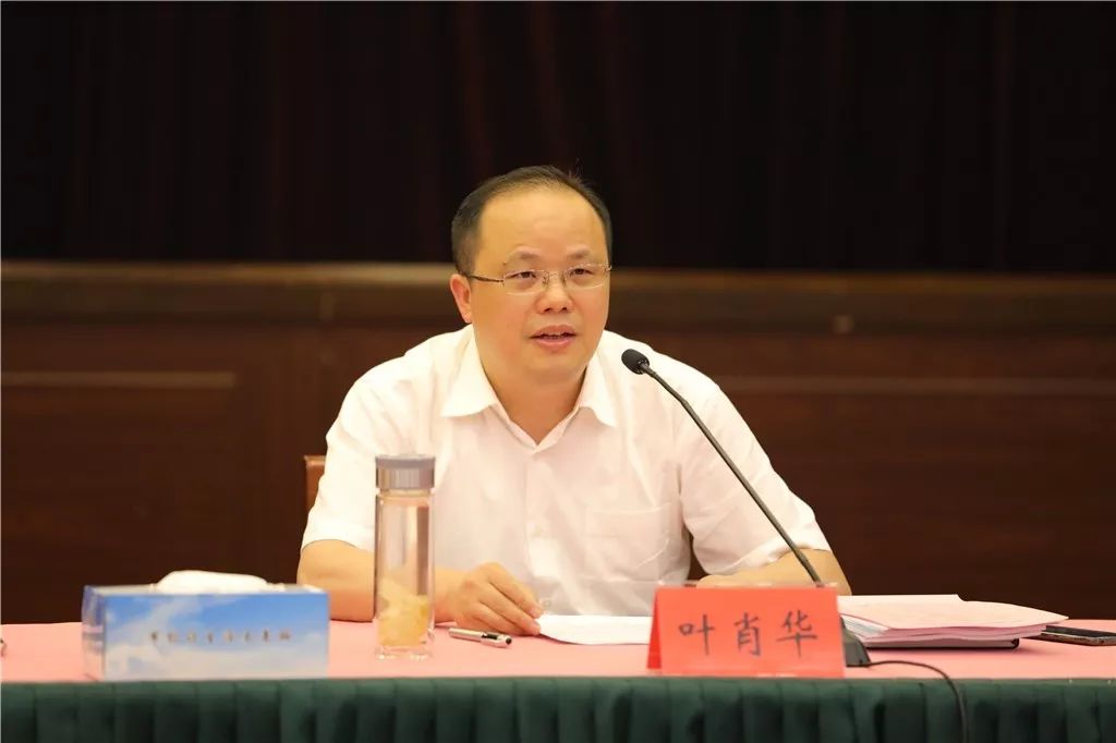 区长白洪楞出席了会议,会议由副区长叶肖华主持,区市场监管局等食品