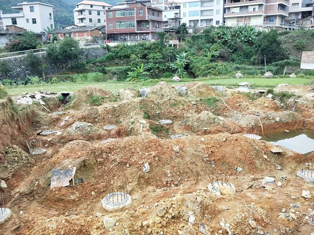 【仑苍】拆除违建,违法石子场1000多平方米!_大宇村