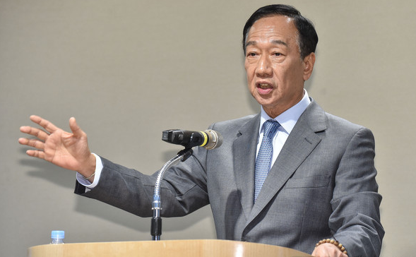 任职45年,69岁郭台铭今日正式退位,鸿海董事长由刘扬伟接任_制造