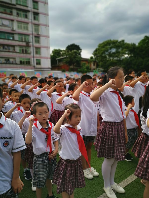 扣好人生第一粒扣子争做新时代好队员