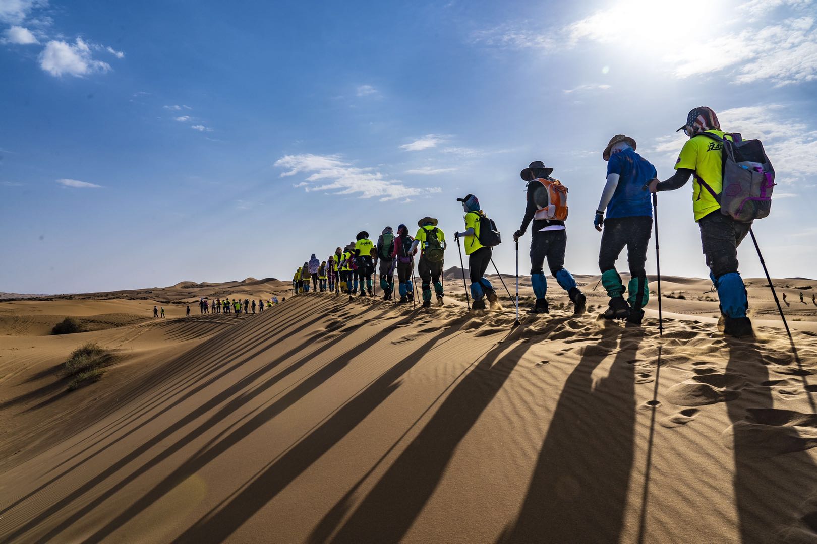 用脚步征服腾格里沙漠