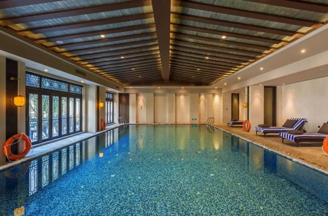 铂瑞酒店还配备了放松spa辅以天然精油的运用不输杭州市中心名头响亮