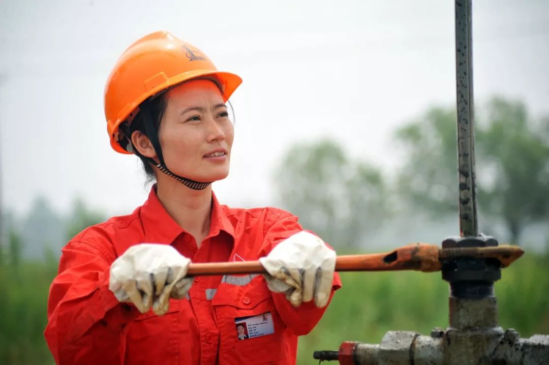 东营胜利油田的女人们图片