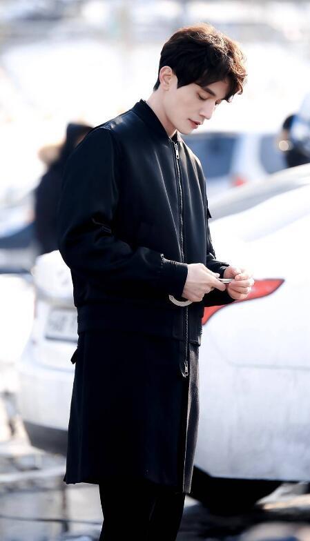 冻龄美颜代表上线穿搭都是韩剧男主范这男人真不会衰老吗