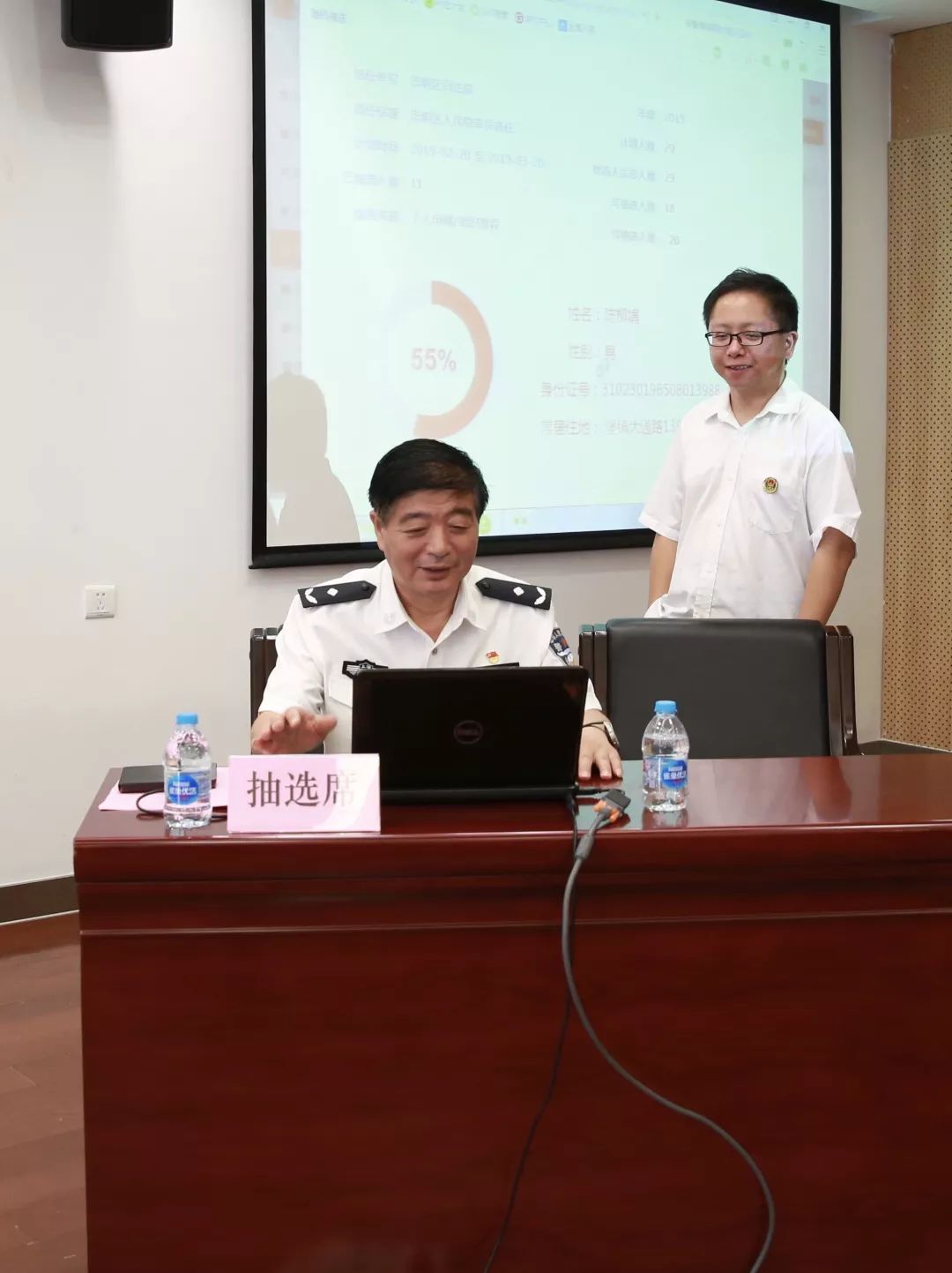 崇明区举行首次人民陪审员拟任命人员随机抽选仪式