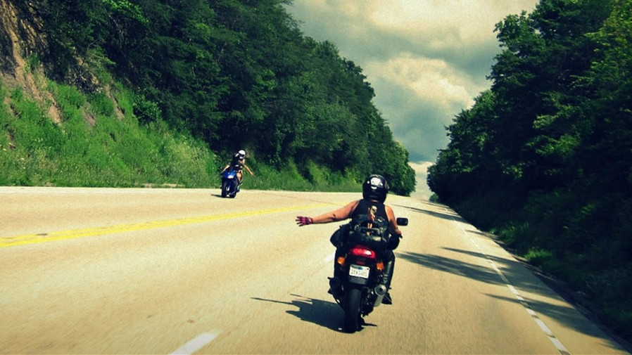 山中摩友见面,互表敬意是必须的.