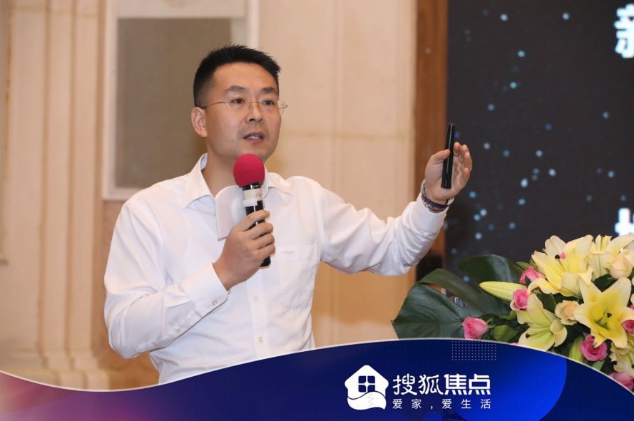 上下年度GDP的可比性_上下楼梯图片卡通(2)