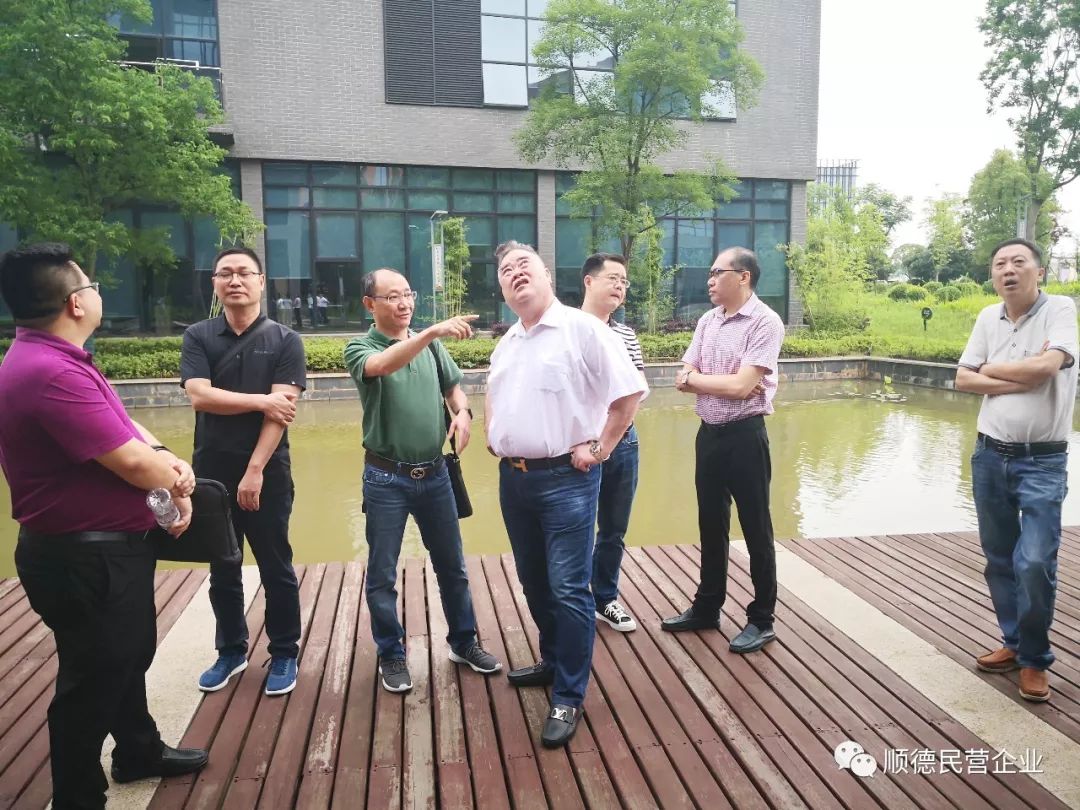 衡阳市副市长周玉梅,市政府副秘书长胡深源和市商粮局长黄建军等一行