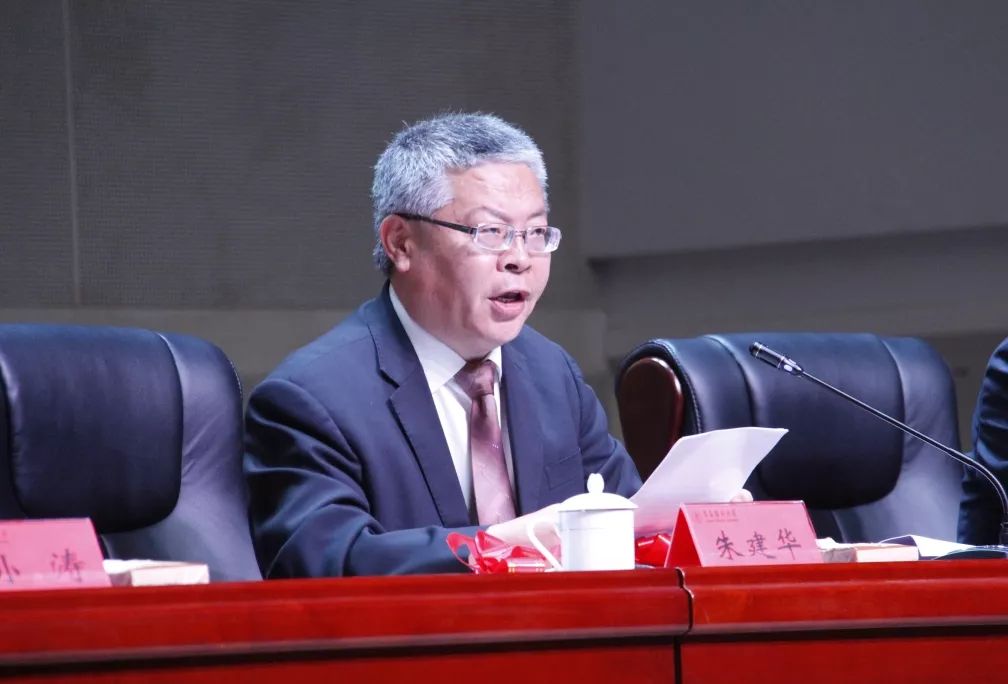 毕业典礼风雨医程医路前行