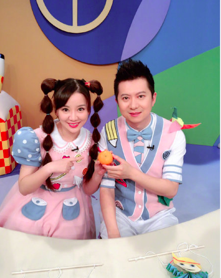 原创央视主持红果果与绿泡泡喜得爱女女儿生日竟然和老爸同一天