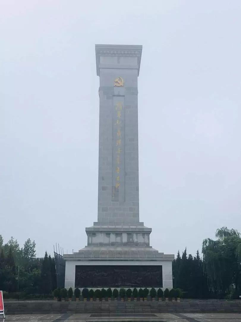 通过听取讲解,观看实物,历史资料图片等,详细了解了渭华起义的历程
