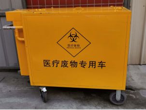 人员介绍,以上是医疗垃圾处置的一个环节,"小黄车"就是医疗废物收集车