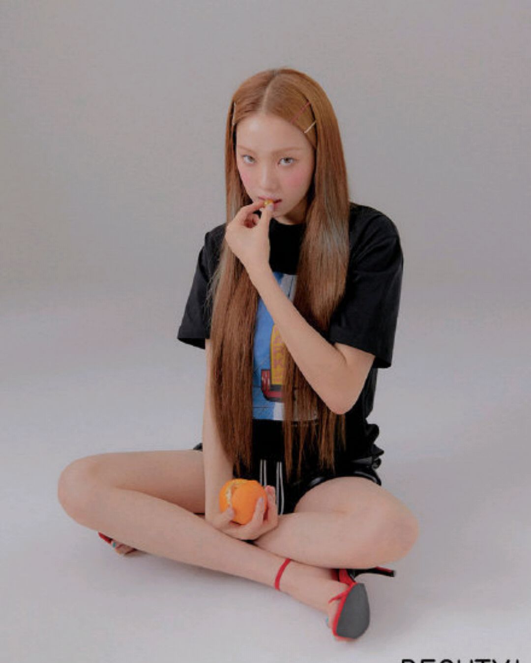 李圣经九头身美哭了,穿牛仔裤都能秀出超模身材,不远千里见粉丝_颜色