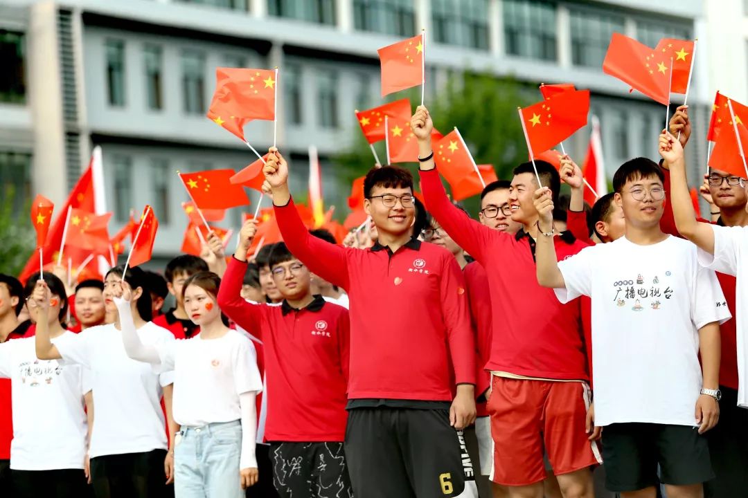 向国旗敬礼致青春宣言衡水学院大学生这样向祖国献礼