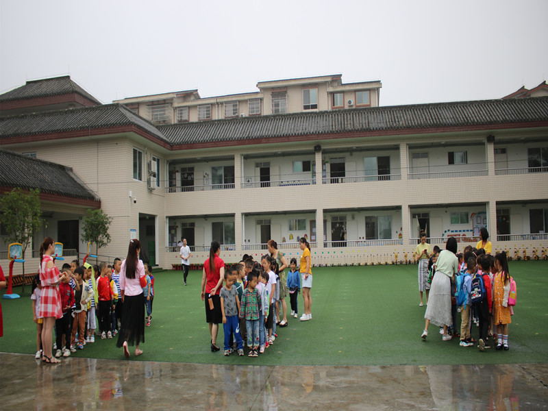 樂山市沙灣區福祿鎮中心幼兒園大班組 開展