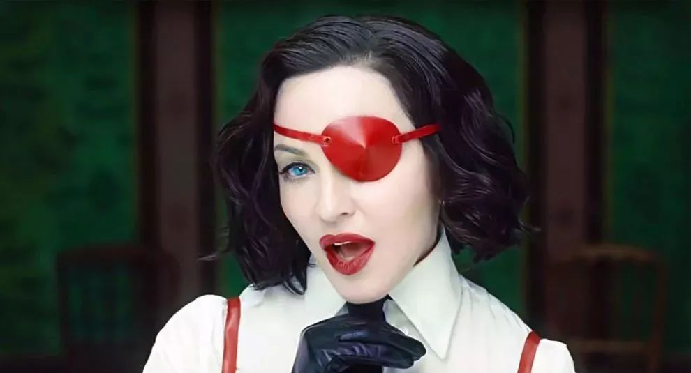 不仅化身神秘特务,独眼女神,还找来了人气西语小王子马鹿马maluma