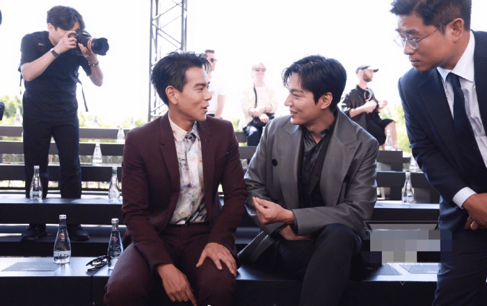 神仙组合82年彭于晏与87年李敏镐同场看秀两大男神同框超养眼