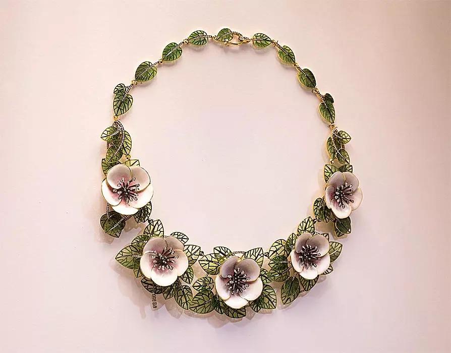 伦敦城市大学开设的首饰设计硕士课程包括多种科目供你选择,例如设计