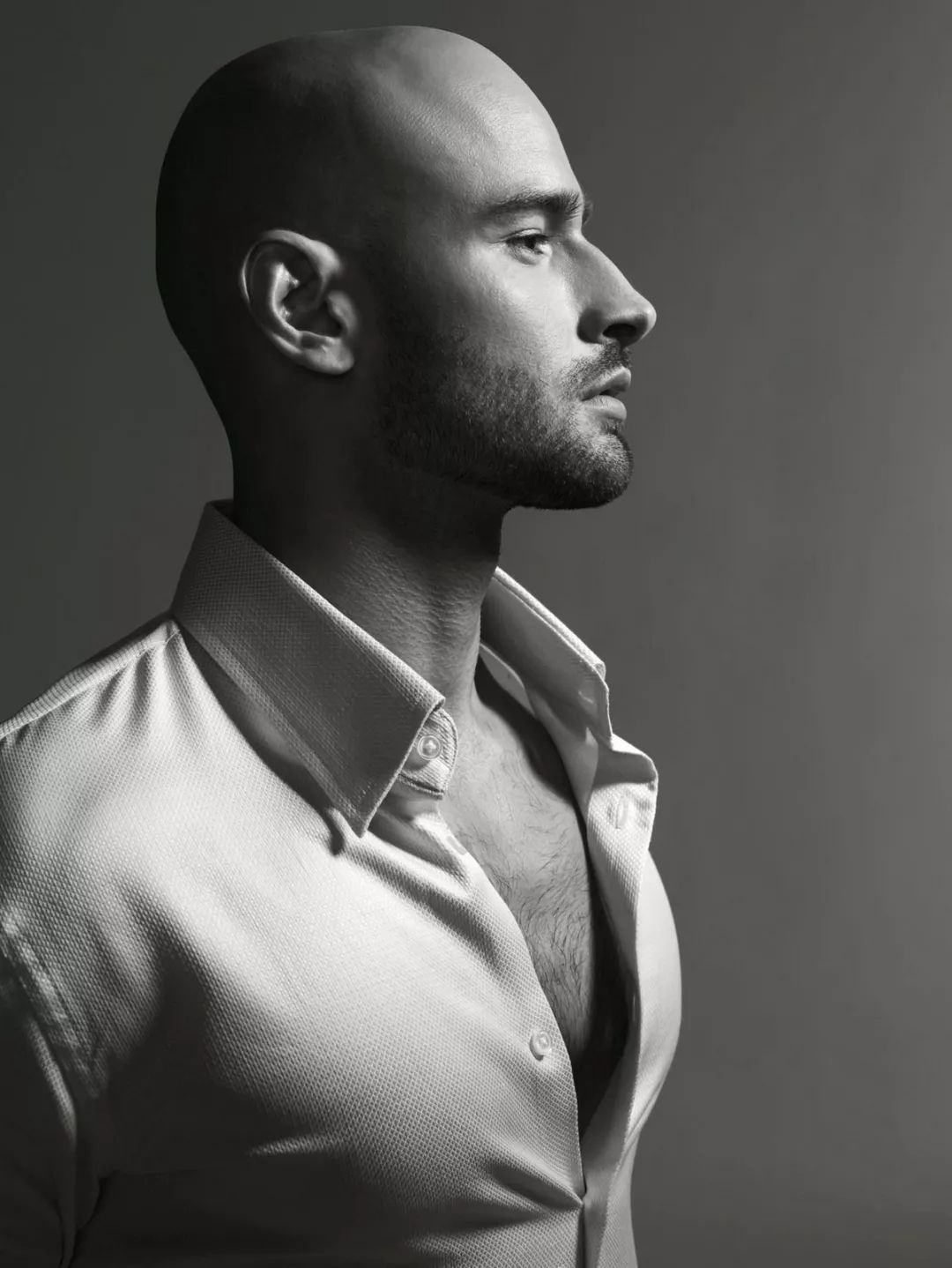 trey songztrey songz是当代r&b偶像歌手,他的专辑封面都是很性感的