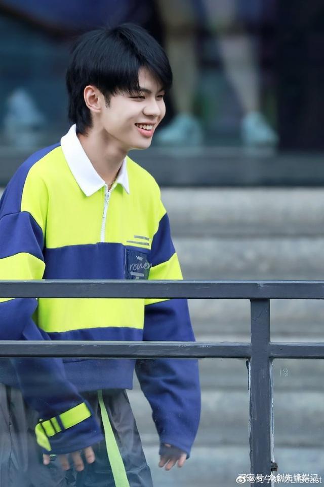 王晨艺电视综艺首秀神奇的汉字以舞蹈为语言以肢体为画笔