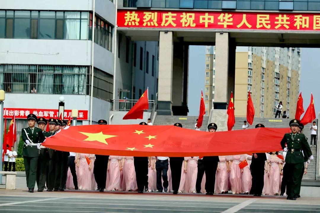 向国旗敬礼致青春宣言衡水学院大学生这样向祖国献礼
