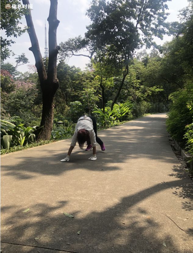 爬行拍打倒掛金鉤廣州的公園裡流行鍛鍊奇招真的有效嗎