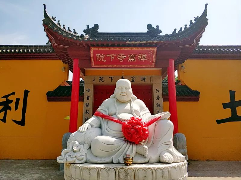 濠州的那一干官员绅士,后来也打听到这件奇事,都说禅窟寺里的玉蟹泉