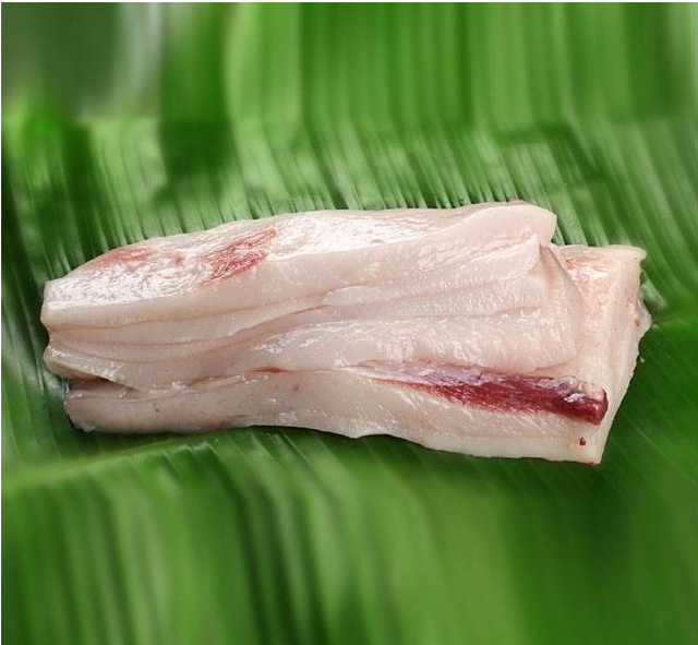 通常是用不起整猪的,所以也有专门的肉来作祭祀用,这种肉叫"刀头肉"