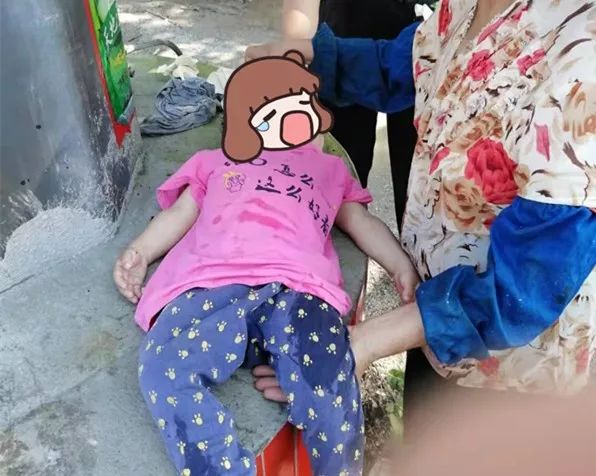 勒流2岁女童水边玩耍溺水,救起时脸色发黑,最后