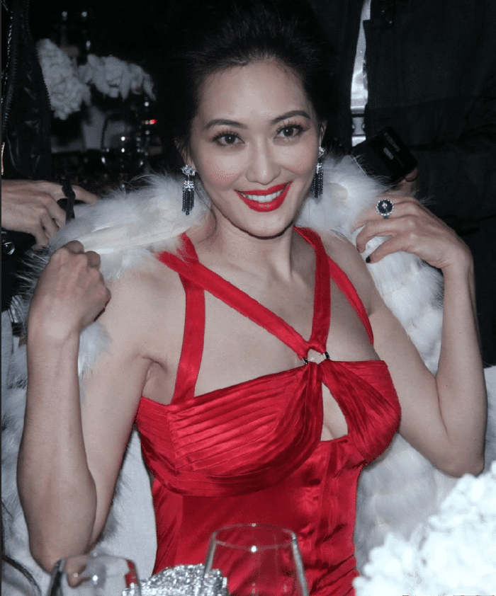 她是首位加入好莱坞的台湾女星,如今52岁了依然这么美_孟广美