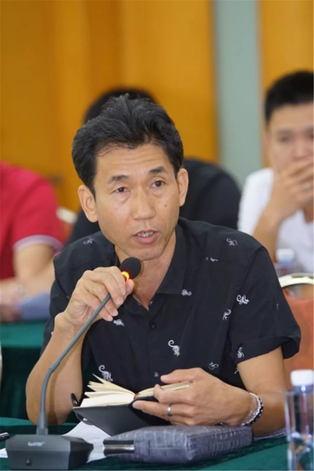 会议由厦门海事局陈传全局长主持.