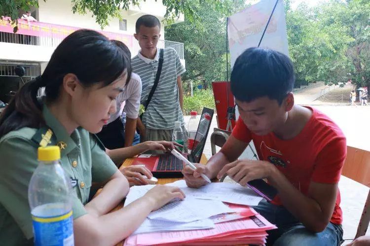 【參軍報國】海棠區徵兵宣傳走進城市職業學院,點燃學子強軍夢