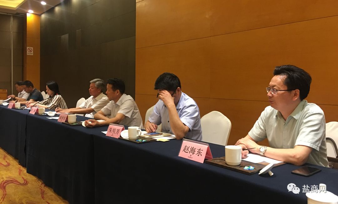 科员岳建东,常州市盐城商会会长赵海东,秘书长缪劲松等领导热情接待