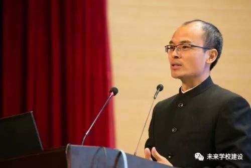 "被技术改变的学校生态" 2 黄春 珠海横琴容闳学校(k12)校长 (原北京