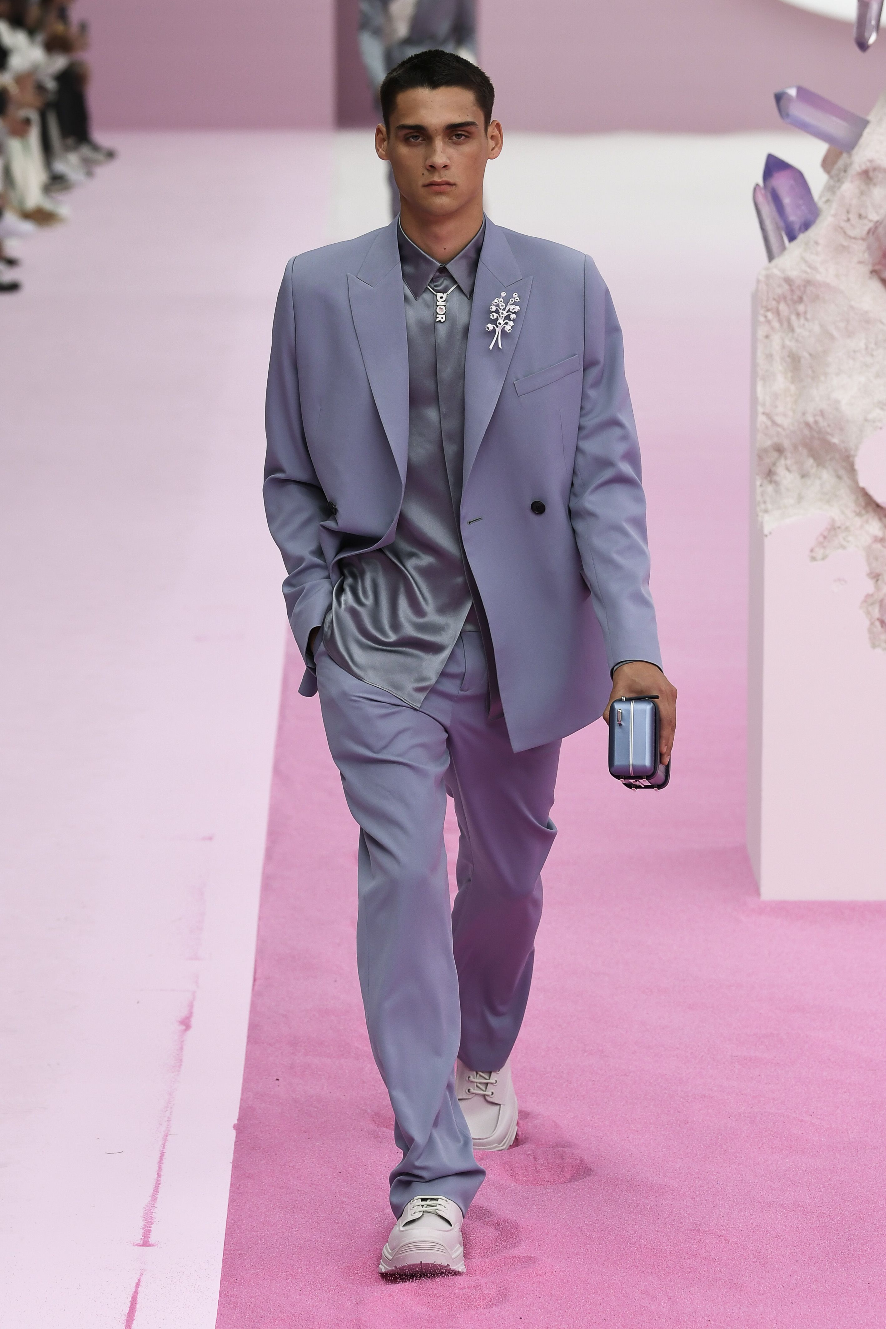 迪奥,2019年6月22日6月21日,在法国巴黎男装周上,模特展示迪奥品牌的