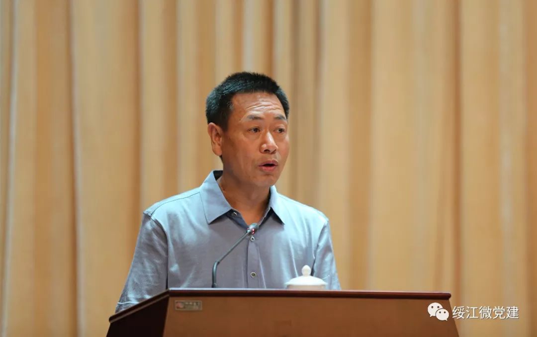 绥江县委书记杨淞在会上介绍了绥江县脱贫攻坚"六个一"做法工作情况.