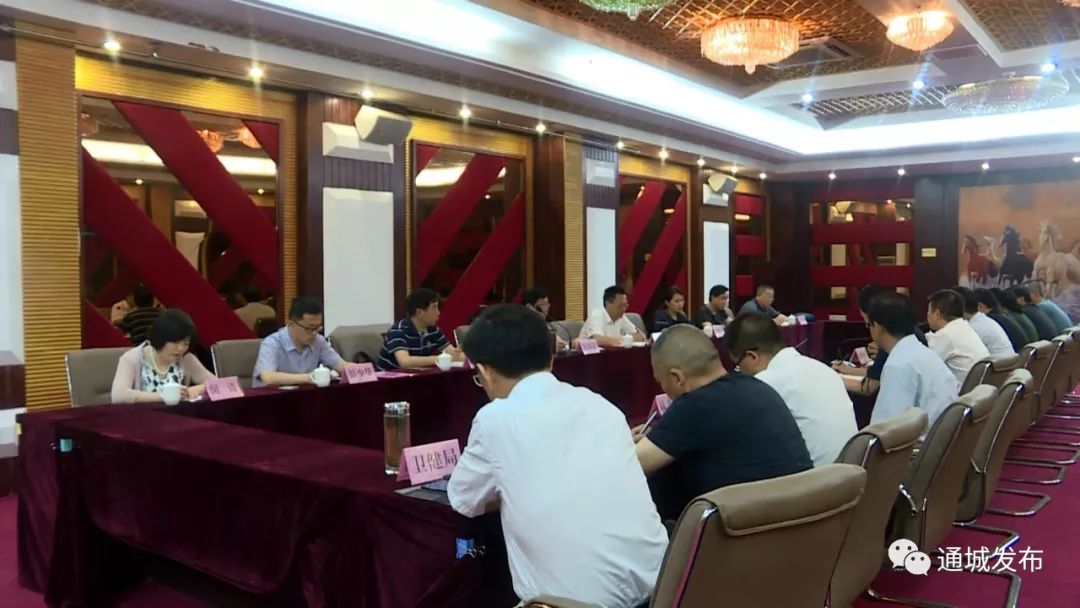 湖北科技学院校长吴基良一行来我县考察经济社会发展和中医药产业发展