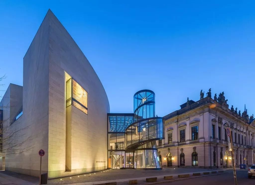 柏林一座在沉重历史中年轻前卫不断创新的性感之城