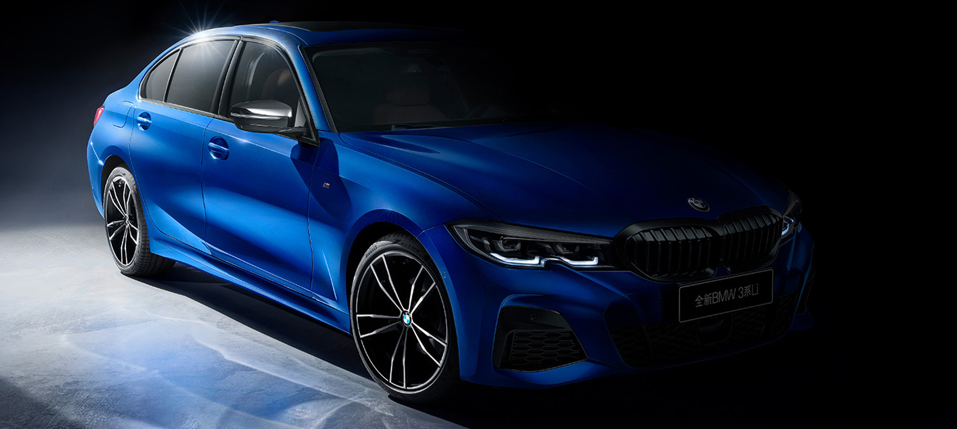 沉侵在宝马3系的历史长河之中,细数着一代又一代车型,历经44年,6代