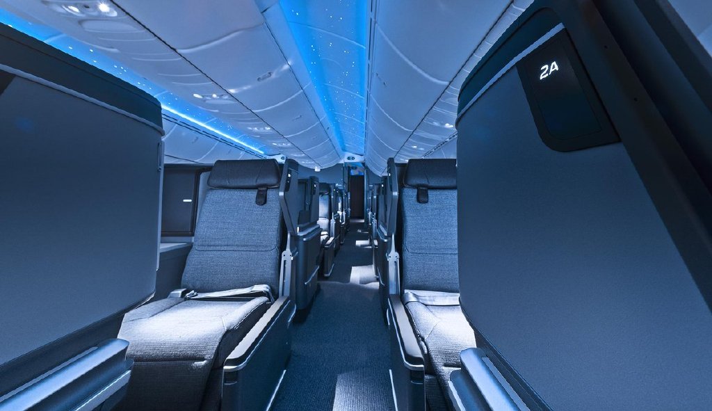 长荣航空接收首架78710客机商务舱亮相