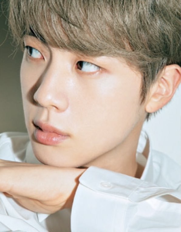 拥有世界雕塑美男一位的防弹少年团大哥,屏幕也无法抵挡的帅气!